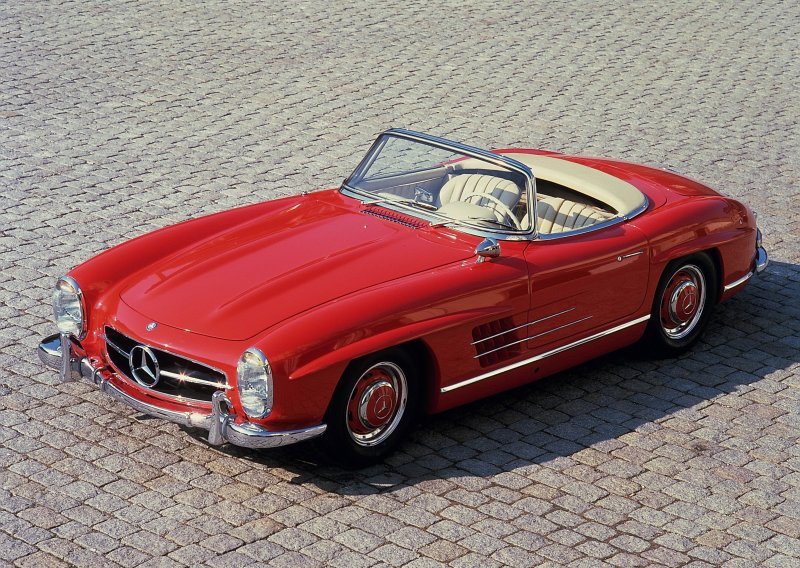 Legendarni Mercedes-Benz 300 SL Roadster slavi 60 godina