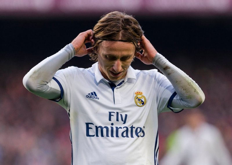 Modrić na udaru kritika; mediji tvrde kako ga je predsjednik Reala odlučio prodati!