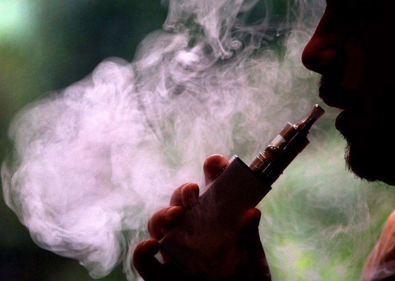 Slovenci zabranjuju arome u električnim cigaretama: Zbog njih tinejdžeri počinju pušiti!