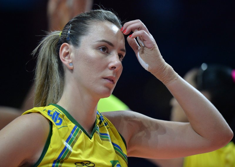 Užasna ozljeda prelijepe Brazilke; sve odbojkašice zaplakale
