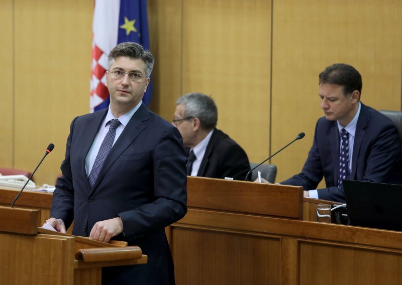 Burna rasprava o 'lex Agrokoru', Plenković bjesniji nego ikad