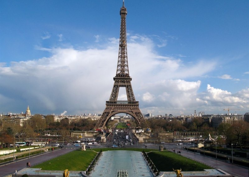 Eiffelov toranj ogradit će neprobojnim staklenim zidom