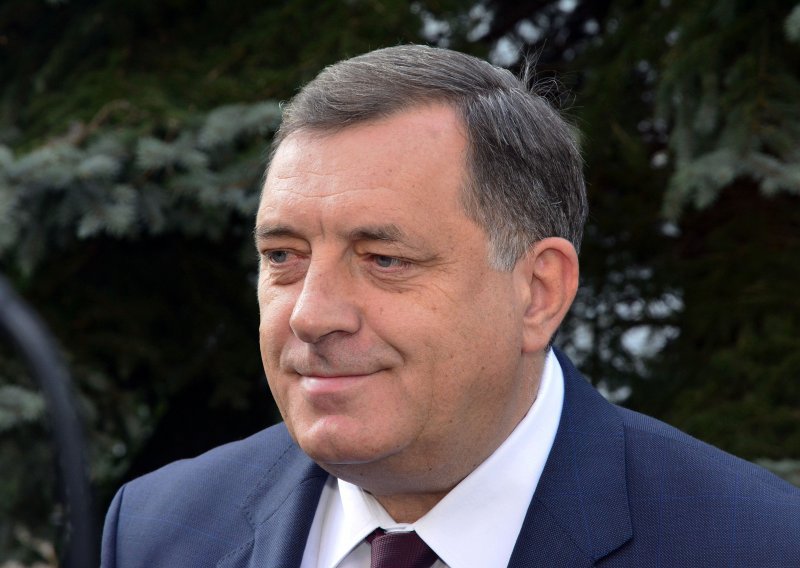 Dodik uzvratio Inzku: On je simpatizer nacista i klaun!