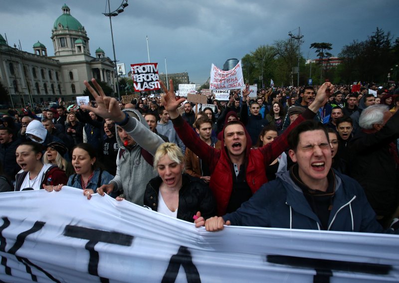 Prosvjedi u Srbiji protiv Vučića traju već četiri dana