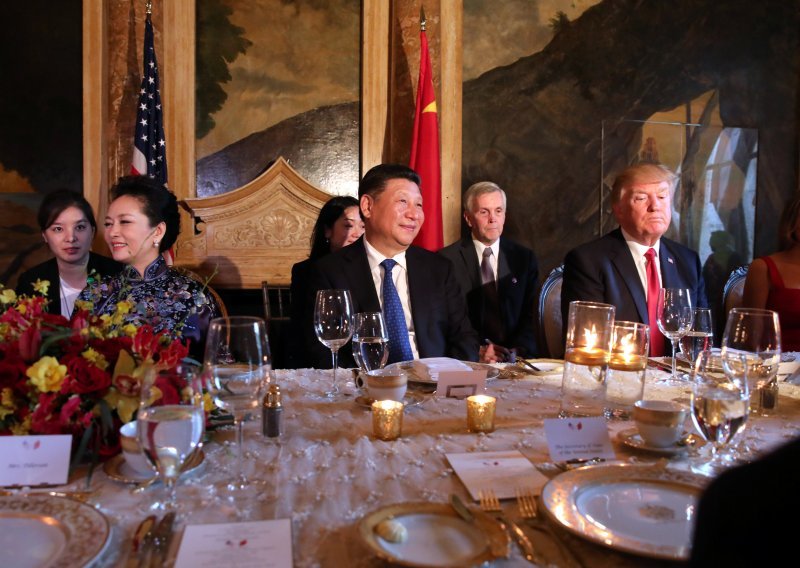 Trump zbijao šale na večeri s kineskim predsjednikom