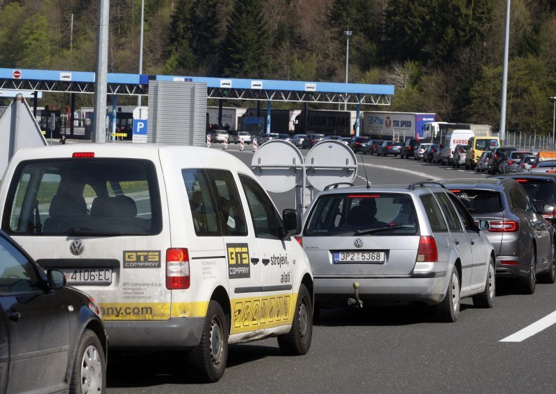 Na Macelju se čeka pet sati, na Pasjaku tri, a na Bregani dva sata