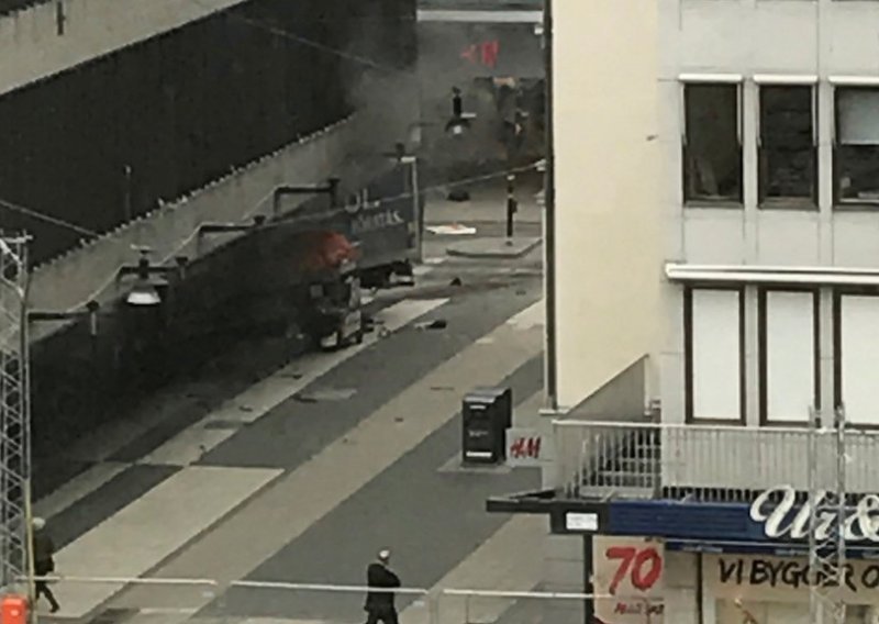 Uhićeno sedam osoba zbog smrtonosnog napada kamionom u Stockholmu