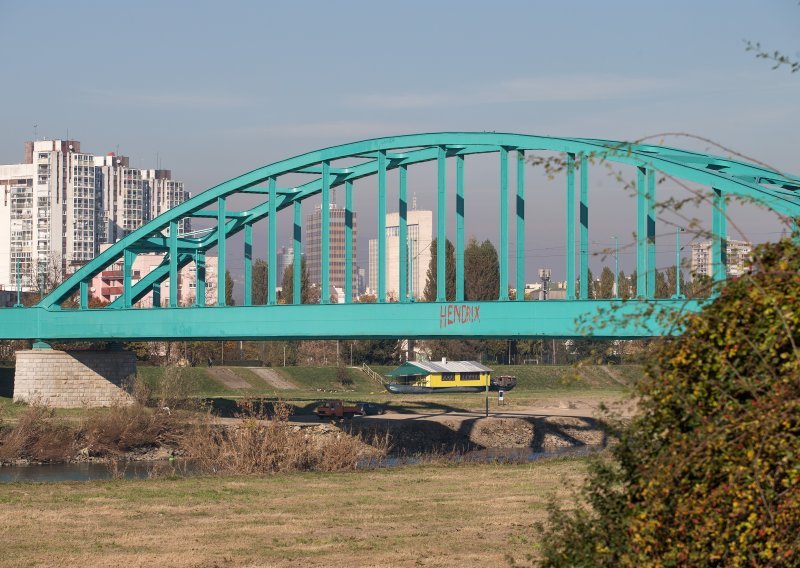 Dvoje ljudi nakon dvosatne drame sišlo s Hendrixova mosta