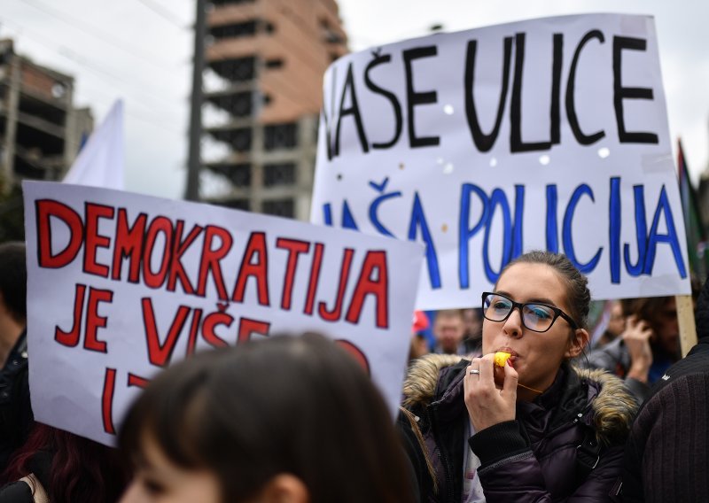 U Srbiji sedmi dan prosvjeda protiv Vučićeve 'diktature'