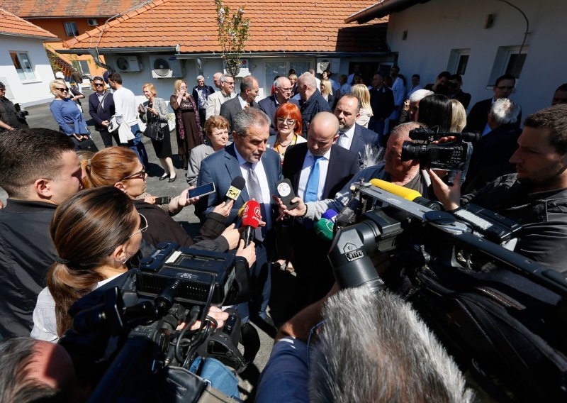 Bili smo na otvorenju bolnice za ovisnost o internetu. Tko i što će se liječiti?