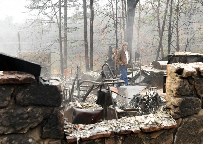 Sedmero mrtvih u šumskim požarima na jugoistoku SAD-a