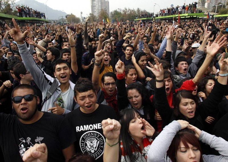 Masovni ustanak studenta za reformu školstva