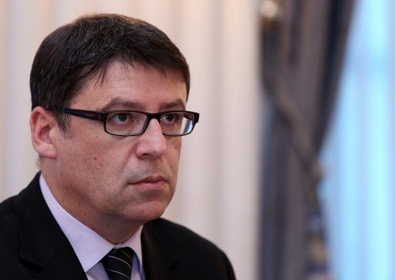 Jovanović predlaže da fakulteti dugove vrate u ratama
