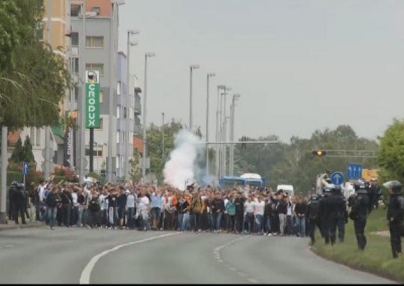 Pogledajte tisuće Riječana u 'zagrebačkom maršu'!