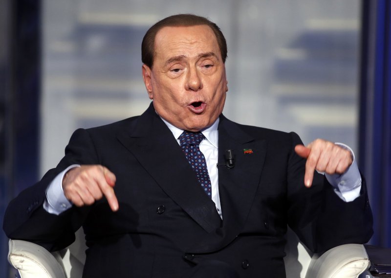 Berlusconi: Macron je zgodan mladić sa zgodnom mamom