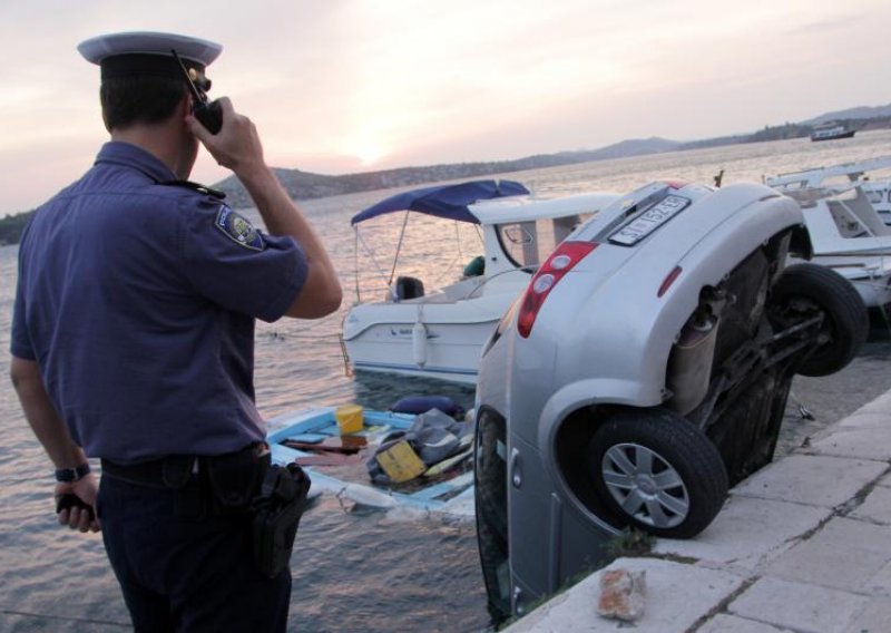 Mladić automobilom sletio u more i poginuo