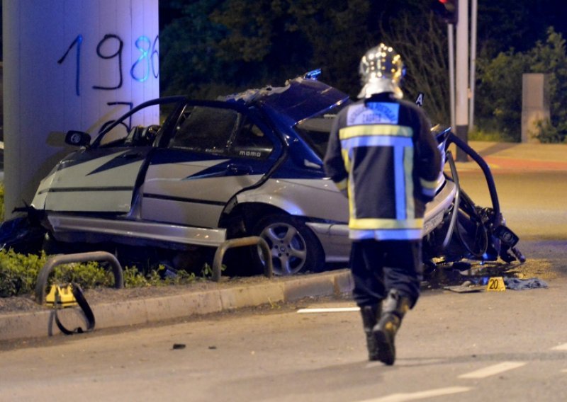 Prometna nesreća pred središnjicom HDZ-a, ozlijeđene dvije osobe