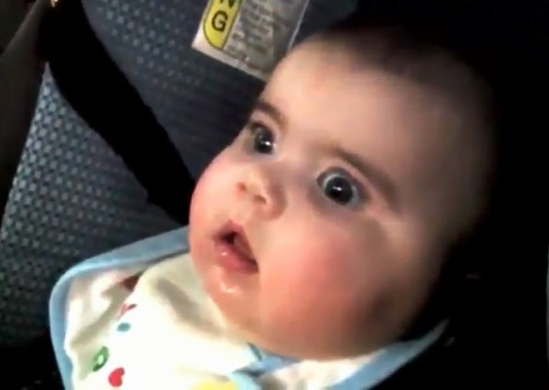 Urnebesne reakcije beba u autopraonicama