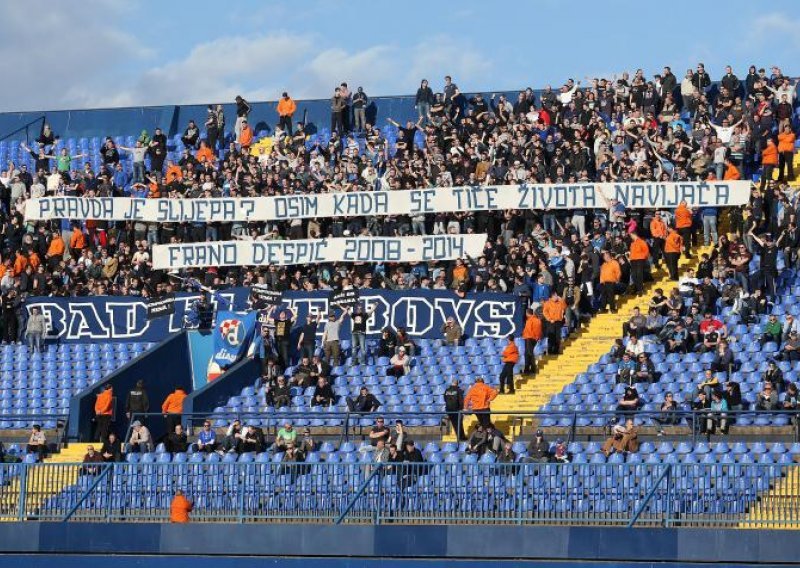 Ovako pretresaju navijače koji ulaze na Dinamov istok