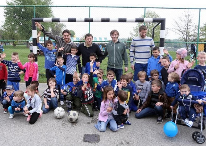 Legende Dinama s navijačima na Jarunu: Podržite nas!