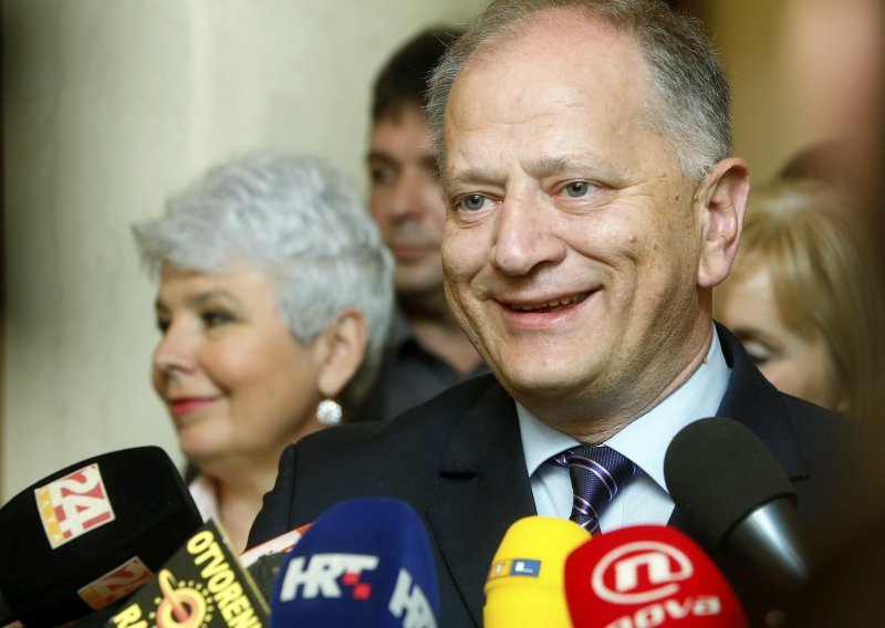 Gabrić: Ćirilica ne može na referendum