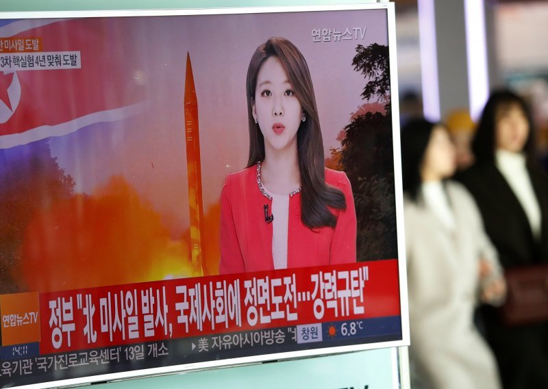 Sjeverna Koreja ispalila raketu, Trump razmatra 'sve opcije'