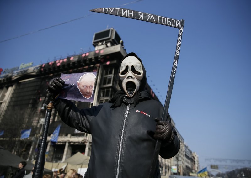 Putin napada NGO-e u strahu od ukrajinskog scenarija