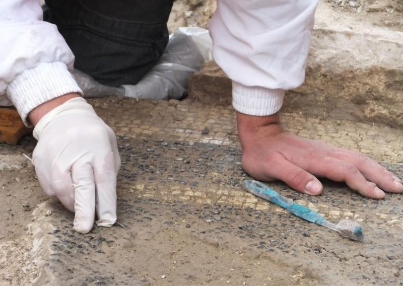 S detektorom metala iskopavali novčiće s arheološkog lokaliteta
