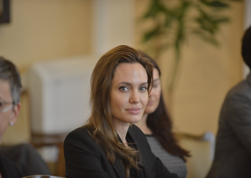 Angelina Jolie u suzama napustila Srebrenicu