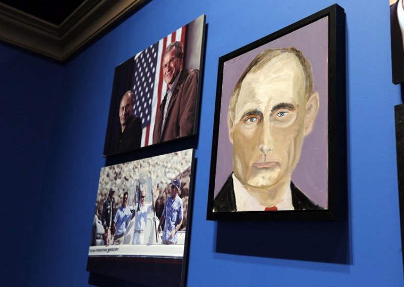 Guardian Busheve portrete nazvao umjetnošću Forresta Gumpa