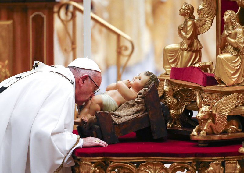 Papa Franjo osudio materijalizam i pozvao na suosjećanje s djecom