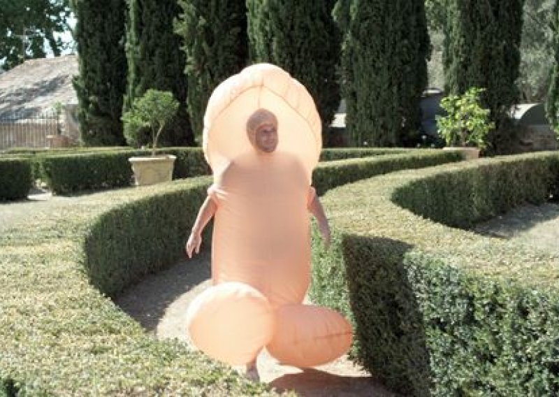 Gigantsko spolovilo upalo nepozvano na vjenčanje