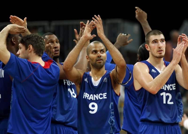 Francuski košarkaši se tješili alkoholom i odbojkašicama
