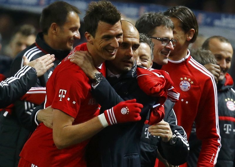 Mandžukić slavi novu titulu sa strašnim Bayernom