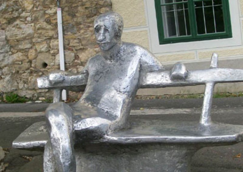 Kožarićeva skulptura 'Matoš na klupi' u Francuskoj