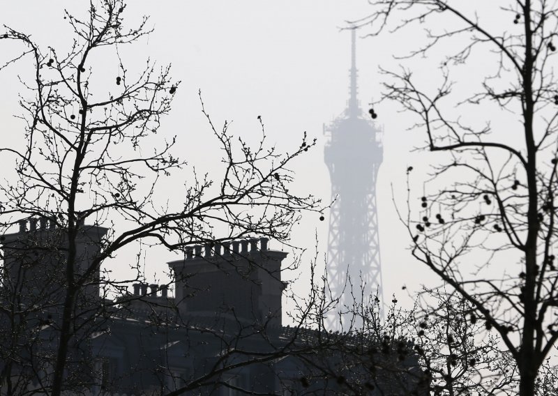 Zbog zagađenja zraka Pariz uvodi vožnju par-nepar