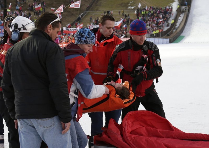 Užas! Teška nesreća na SP-u u skijaškim letovima