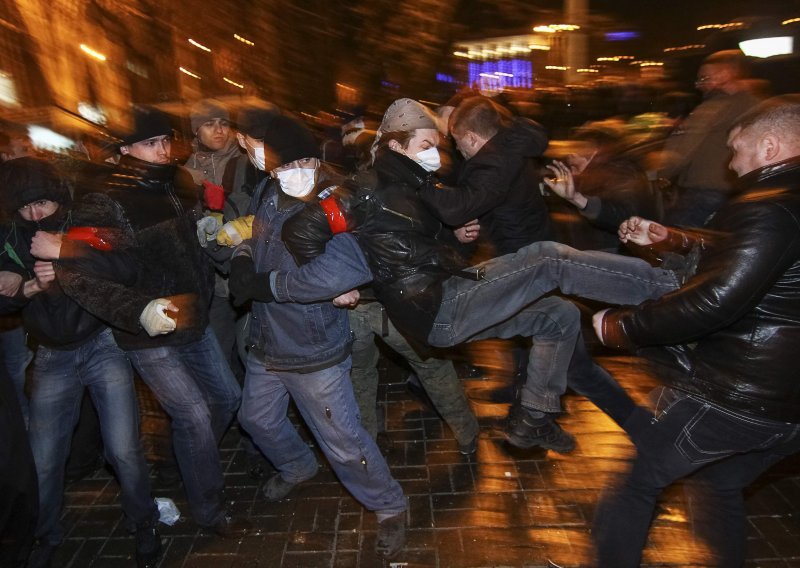 Krvavi prosvjedi u Donjecku, jedna osoba poginula