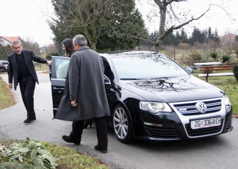 Bandić poništava natječaj za nabavu automobila?