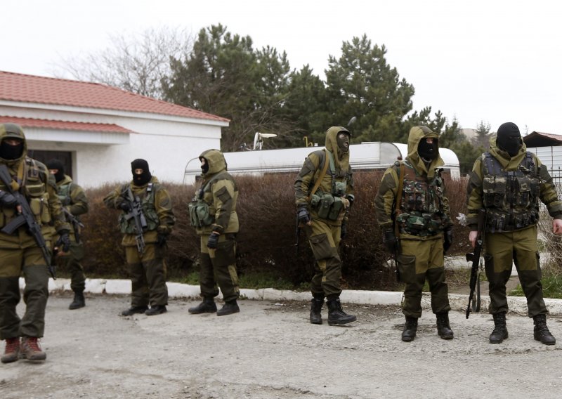 Rusi upali u ukrajinsku bazu, zapucali iz automatskog oružja