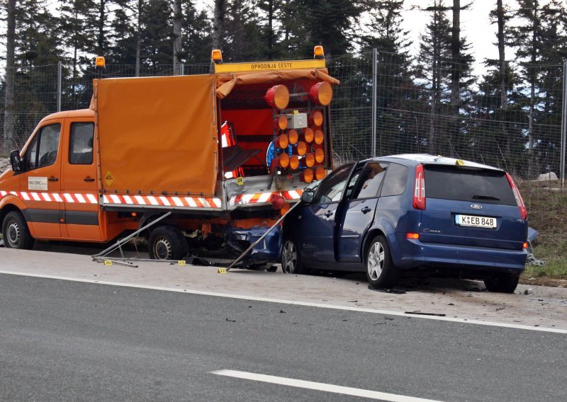 Kod tunela Plasina jedna osoba poginula, četvero ozlijeđenih