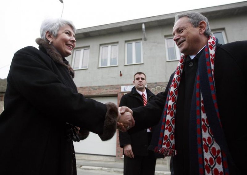 'Kosor oduzeti titulu počasne građanke grada Vukovara'