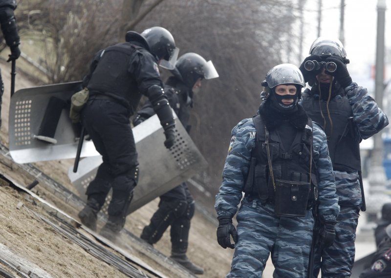 Ruska vlast razbila antiratne prosvjede u Moskvi i Peterburgu