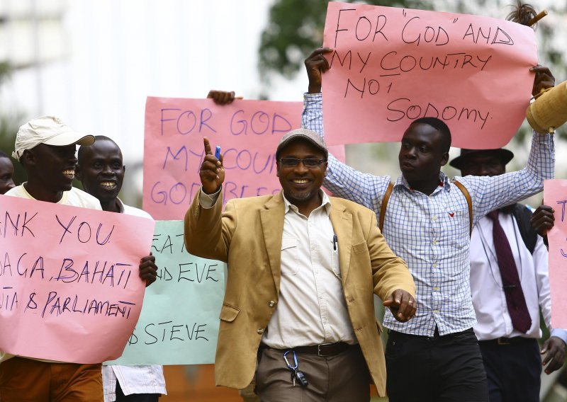 Uganda kažnjena zbog anti-gay zakona