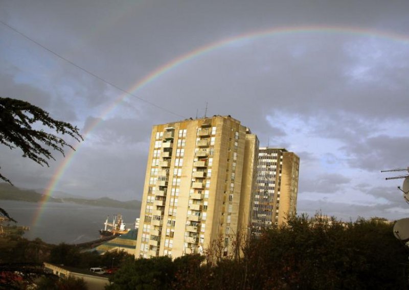 Što se događa u šibenskom 'neboderu strave'?