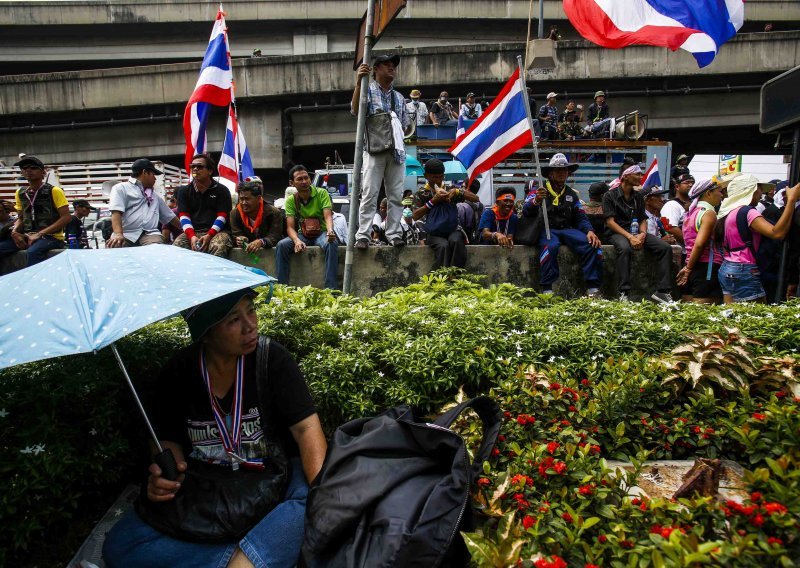 Tajlanđani se okomili na 'premijerkine' tvrtke