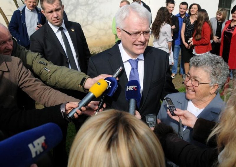 Situacija crna, a Josipović daje optimistične izjave