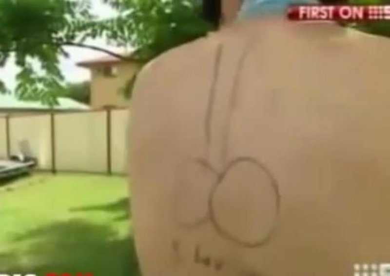 Tetovirali frendu penis na leđima pa završili u zatvoru
