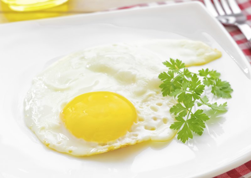 Ovo je tajna savršeno pečenih jaja na oko