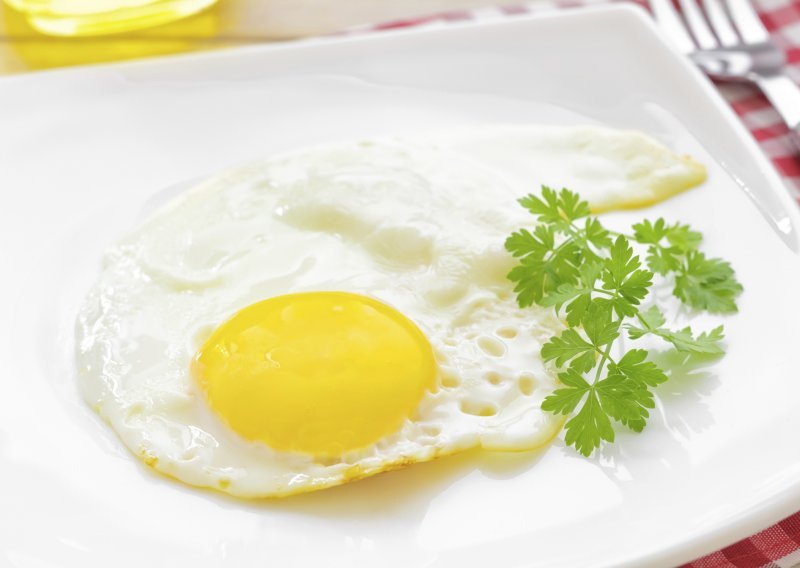 Ovo je tajna savršeno pečenih jaja na oko
